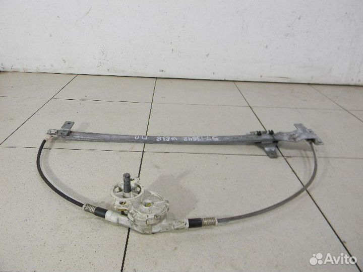 Стеклоподъемник механический передний правый