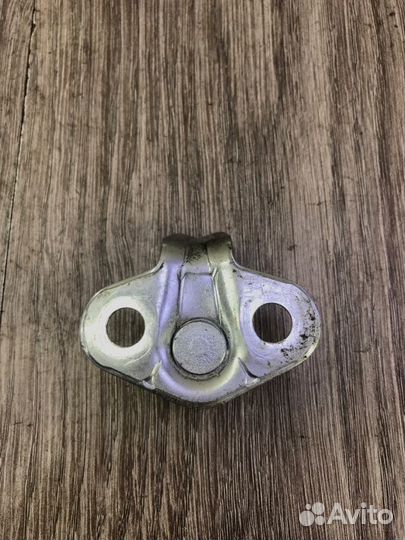 Ответная часть замка двери Opel Astra J 2010-2017