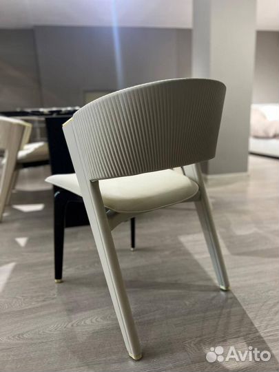 Модные стулья в гостиную