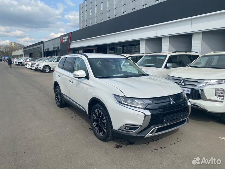 Mitsubishi Outlander 2.4 CVT, 2022