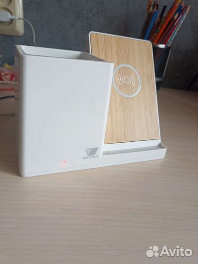 Док-станция для беспроводной зарядки с подставкой