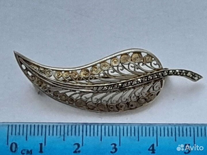 Старинная брошь