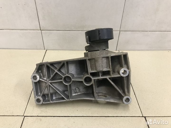 Кронштейн генератора Octavia (A4 1U) 2000-2011