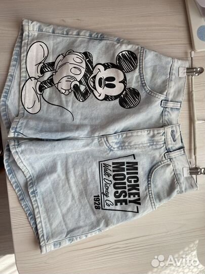 Шорты на девочку с Микки-Маусом