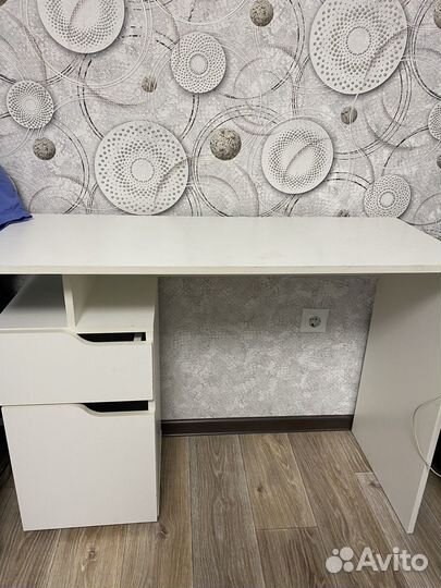 Письменный стол