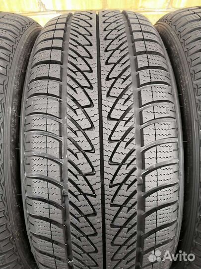 Goodyear UltraGrip 8 Performance 215/45 R17