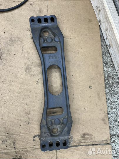 Траверса крепления кпп Scania 6 серии 2437682