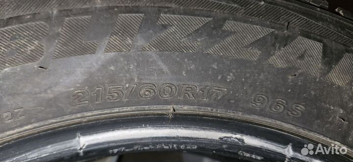 Bridgestone Blizzak DM-V2 215/60 R17 96