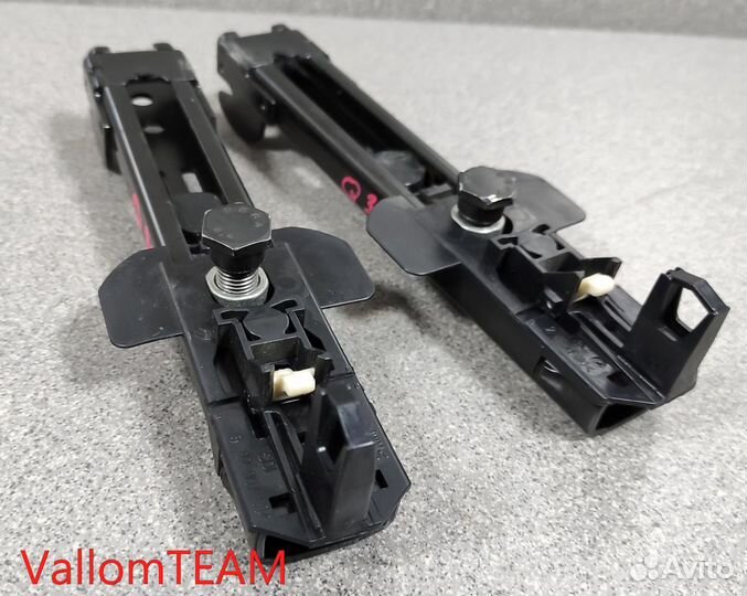 Лот Q323 Крепления ремней безопасности Audi Q7