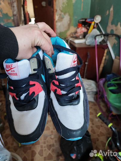 Кроссовки женские