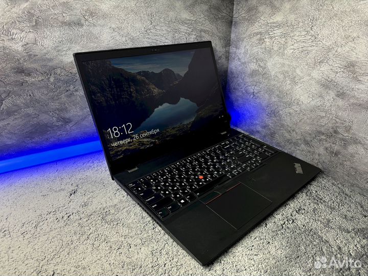 Ноутбук с подсветкой Lenovo ThinkPad T580 i7/8/256