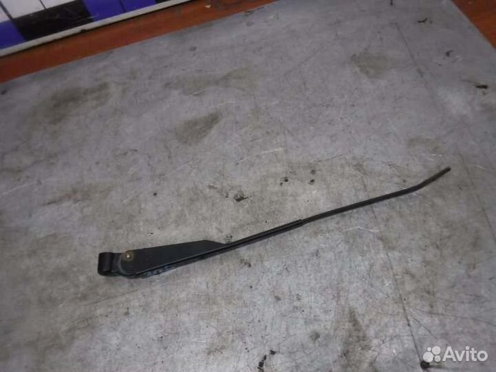 Поводок дворника передний левый Ваз Нива 2131 1.8