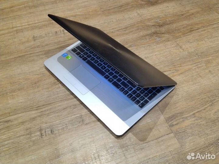 Ноутбук asus x555l i3-5510U Gefore 940m
