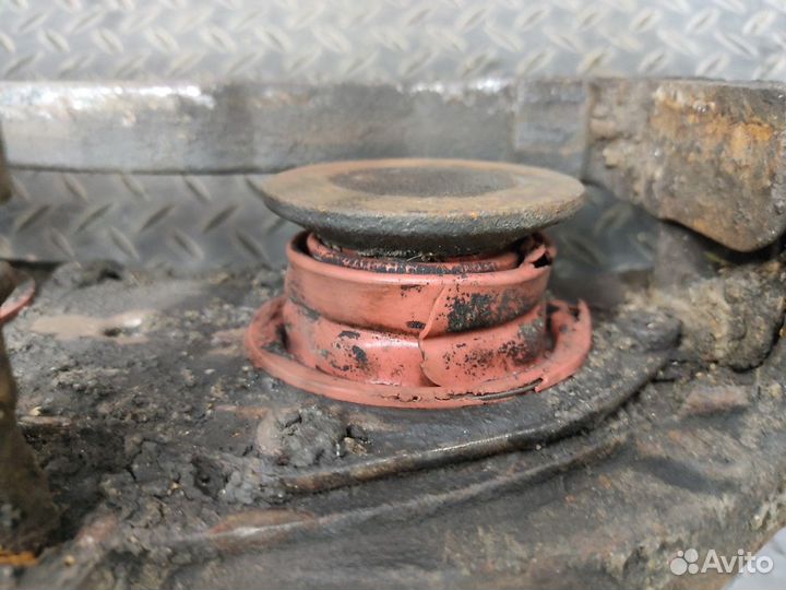 Суппорт левый