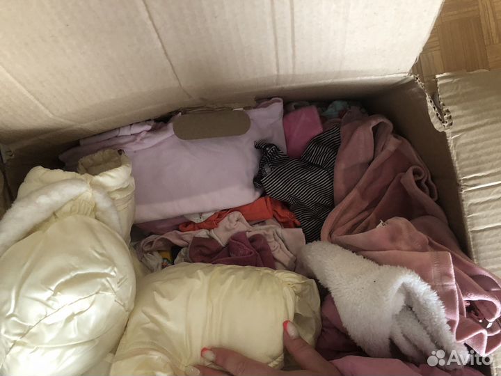Коробкой детские вещи на девочку 0-6мес