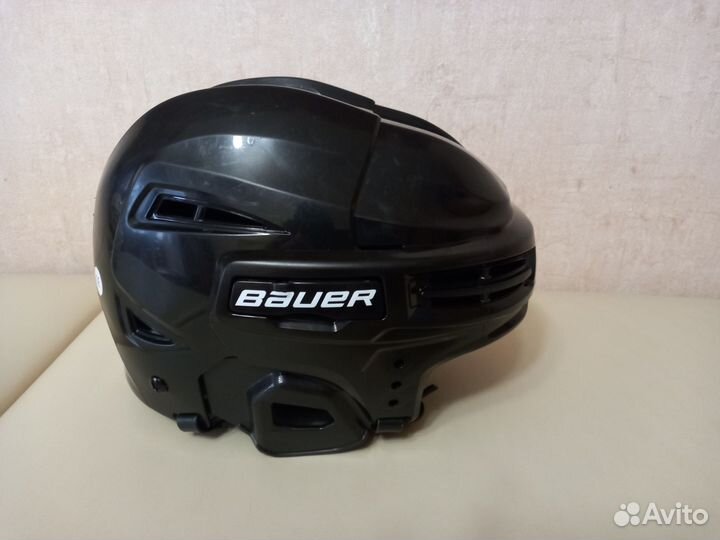 Хоккейный шлем