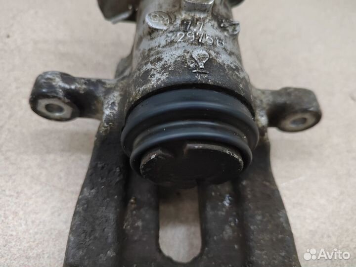 Суппорт задний левый Skoda Octavia A7