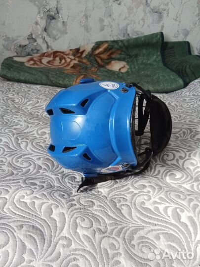 Хоккейный шлем
