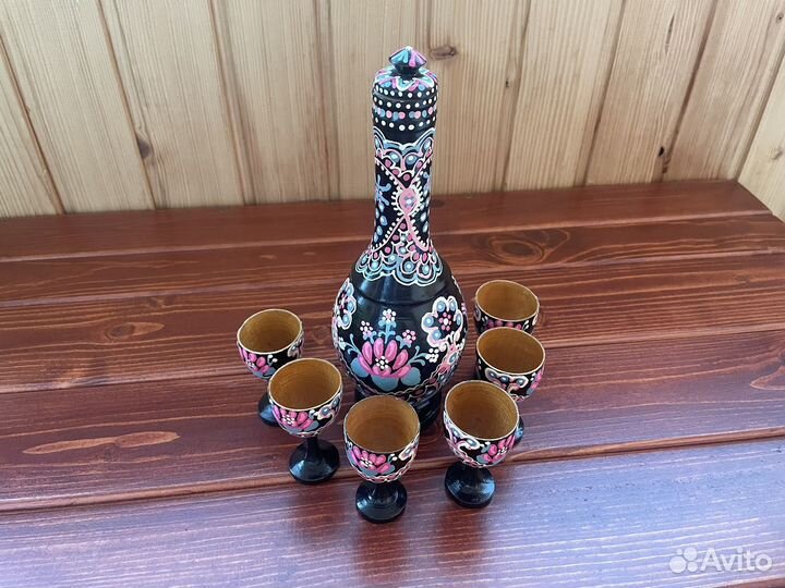 Коньячный графин с рюмками деревянный