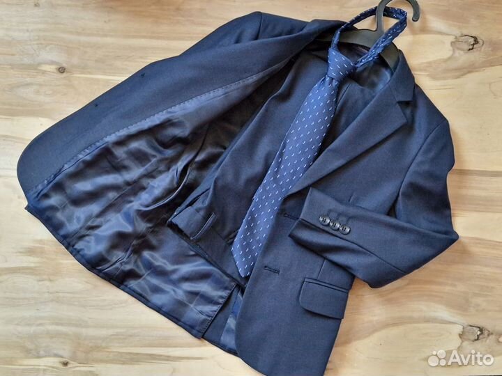 Костюм на мальчика 122 и 92-98 см