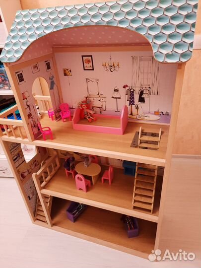 Большой кукольный домик