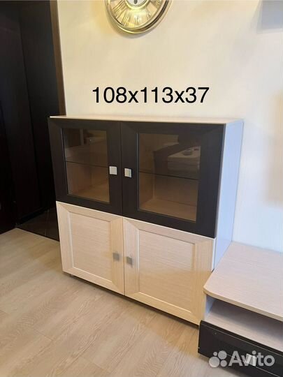 Стенка в гостинную бу с витриной и полками