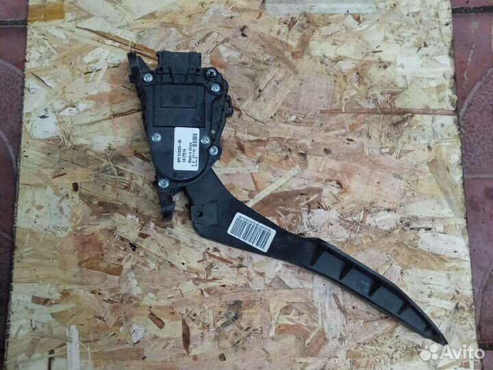 Geely Emgrand Педаль газа