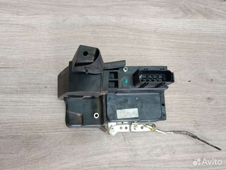 Замок задней правой двери fusion fiesta mk5