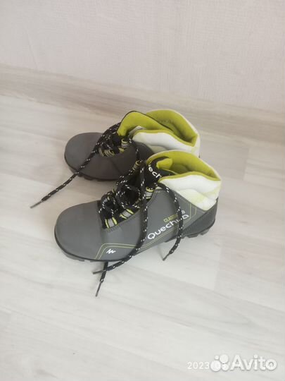 Беговые лыжи с ботинками 33 и 35 размеров