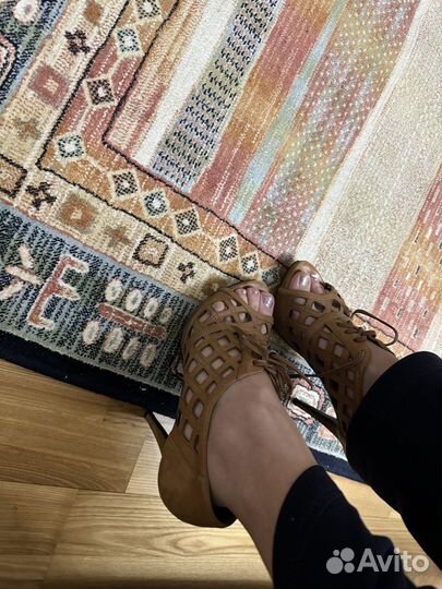 Туфли на каблуке