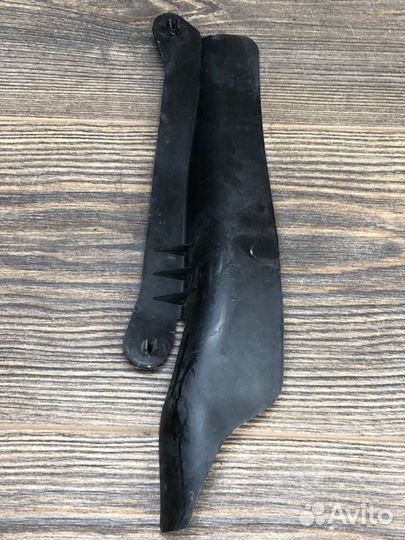 Кожух замка двери правый Kia Rio 3 1.4 2012