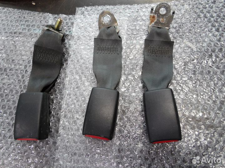 Застежка ремня безопасности заднего Toyota Caldina