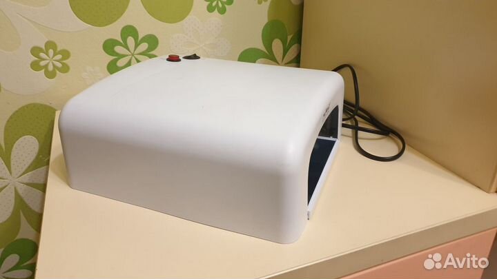 Лампа для маникюра ультрафиолетовая Runail