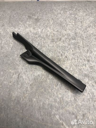 R накладка петли капота Logan 2