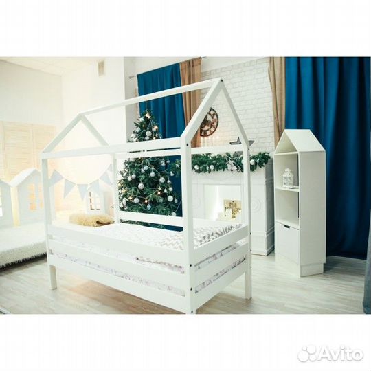 Детская кровать-домик из массива березы 