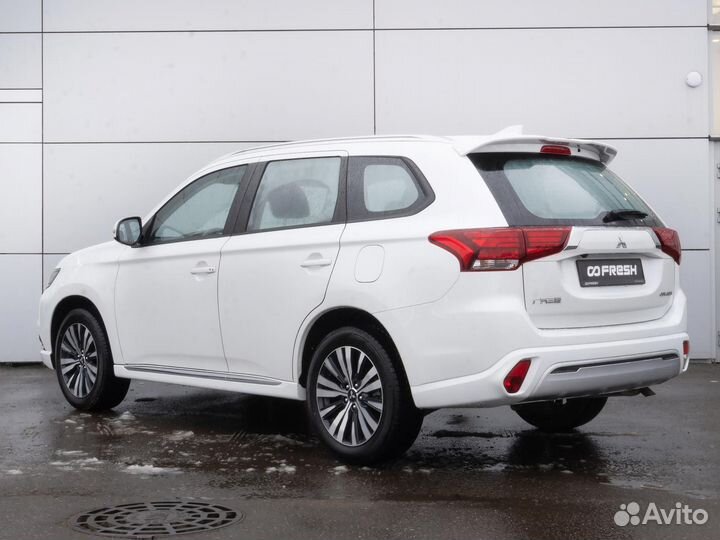 Mitsubishi Outlander 2.0 CVT, 2022, 35 км