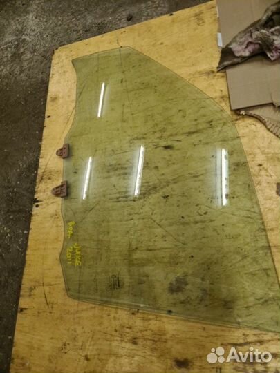 Стекло переднее левое Nissan Juke F15 HR16DE 2011