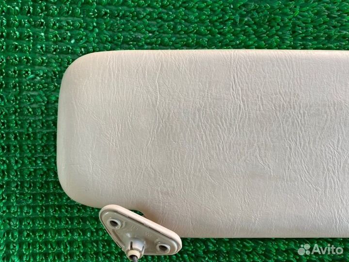 Козырек солнцезащитный лев. Toyota Land cruiser, L