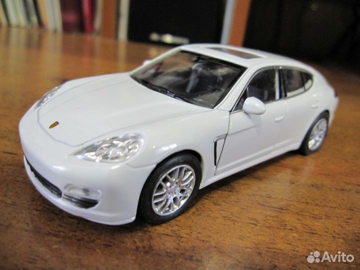 Коллекционная модель машины 