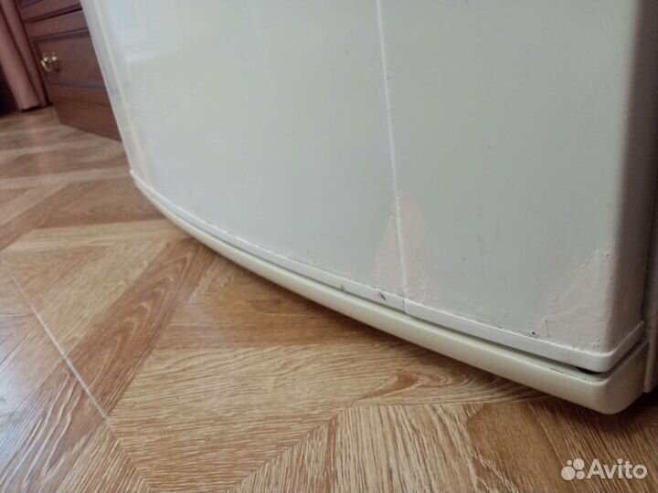 Холодильник Electrolux ERB 4045