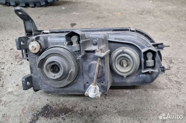 Левая фара Delica. рестайл