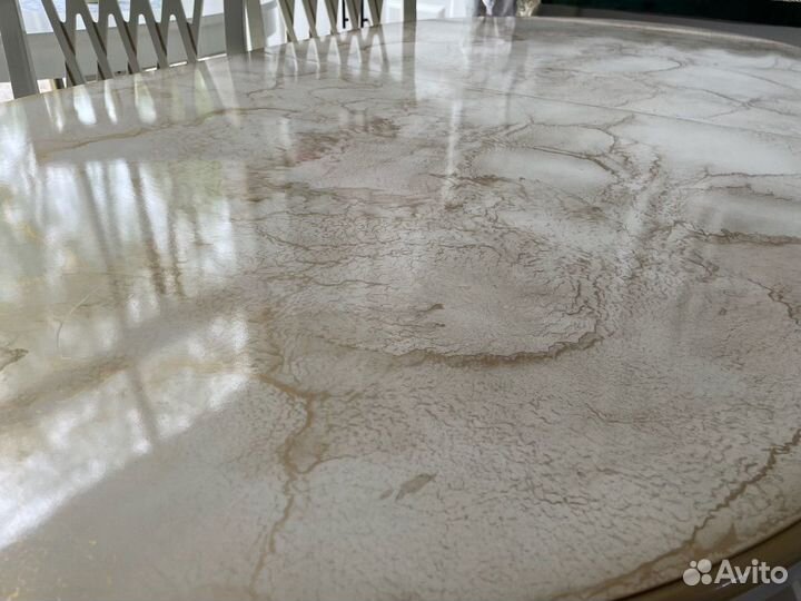 Стол с мраморной столешницей