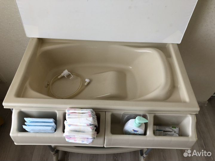 Ванночка с пеленальным столиком