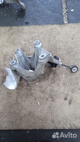 Опора двигателя Audi Q7 3,0 CRT