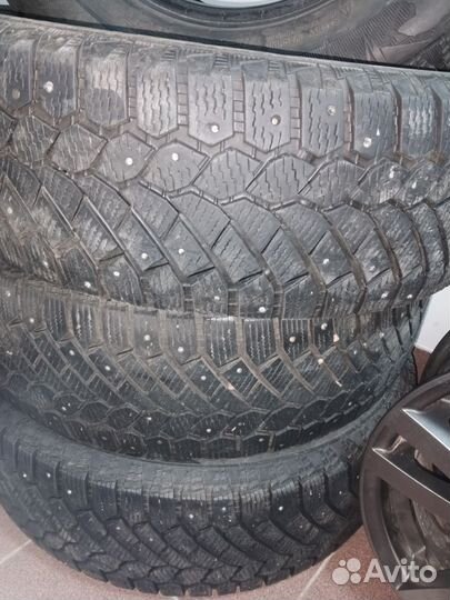 Gislaved Nord Frost 200 215/65 R16