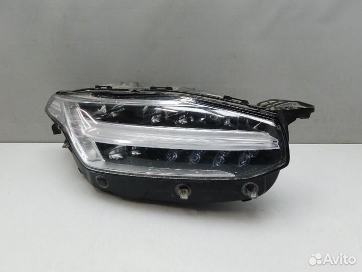 Фара правая Volvo XC90