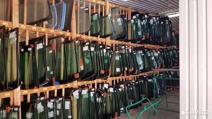 Лобовое стекло для автомобиля с установкой