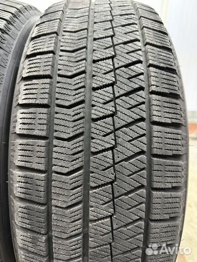 Bridgestone Blizzak VRX2 215/60 R17 96Q