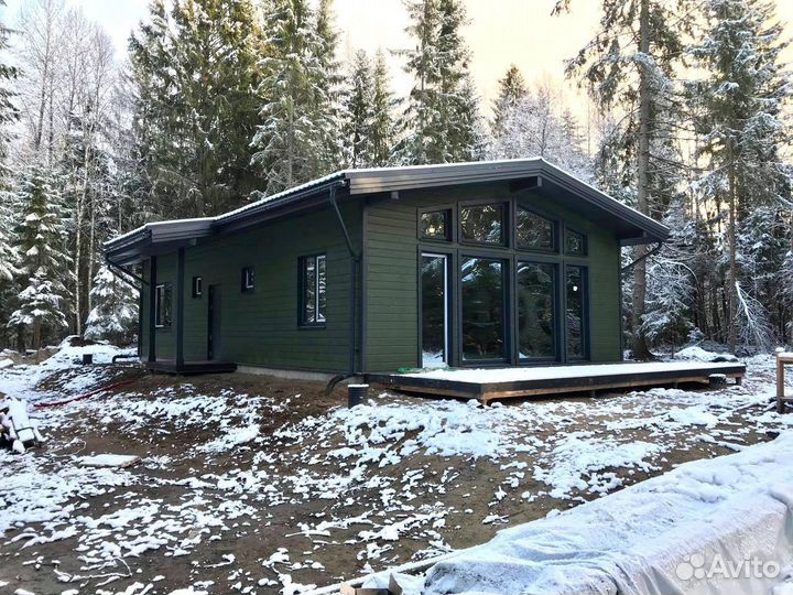 Бригада строителей плотники