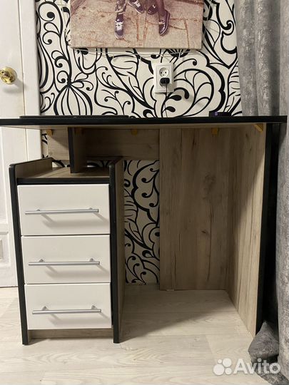 Письменный стол